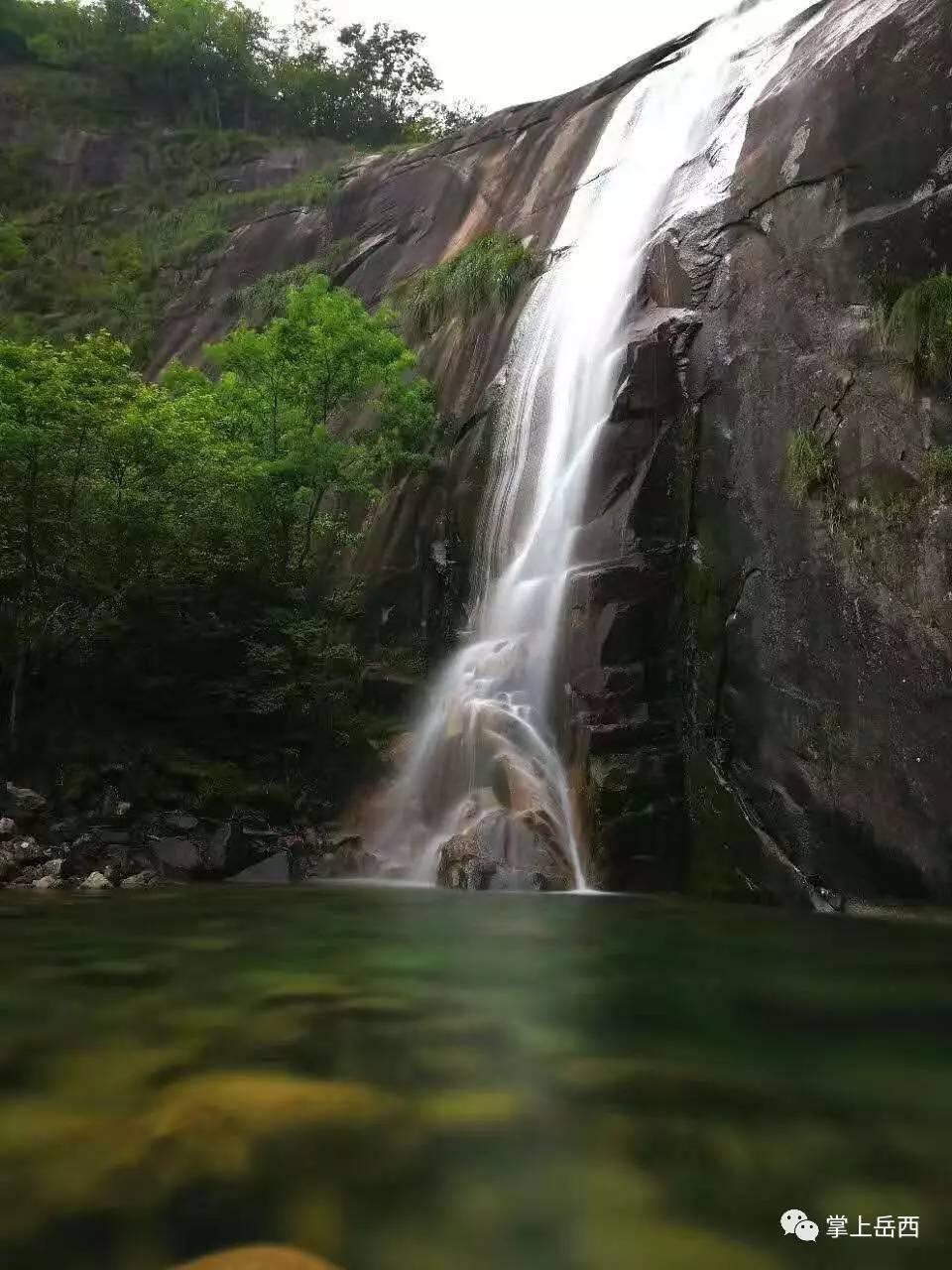 逃离阴暗的房屋